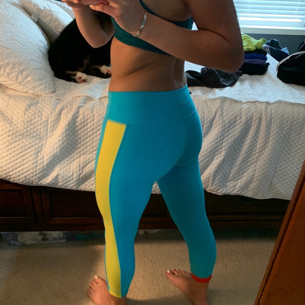 Lululemon peacock blue sz 6